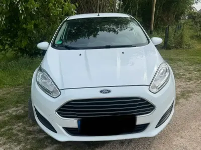 Gebraucht Ford Fiesta 80 PS (58 kW) 2016 Weiß Kleinwagen