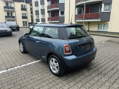 Używany Mini Cooper 75 KM (55 kW) 2010 Niebieski Hatchback