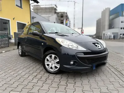 Gebraucht Peugeot 206+ 55 PS (40 kW) 2011 Grau Kleinwagen