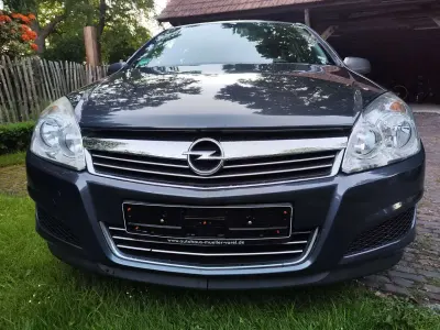Gebraucht Opel Astra Selection 116 PS (85 kW) 2009 Grau Limousine