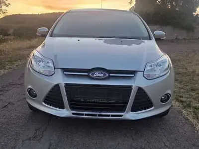 Gebraucht Ford Focus Titanium 125 PS (91 kW) 2011 Silber Limousine