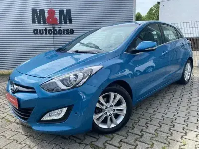 Gebraucht Hyundai i30 Trend 135 PS (99 kW) 2012 Blau Limousine