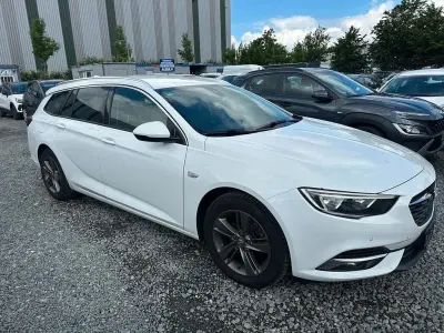 Gebraucht Opel Insignia Dynamic 140 PS (102 kW) 2018 Weiß Kombi