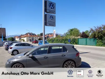 Gebraucht VW Golf VIII Style 150 PS (110 kW) 2023 Grau Limousine