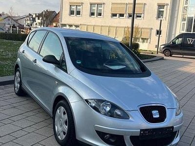 Begagnad Seat Altea Comfort 102 HK (75 kW) 2009 Grå Sedan