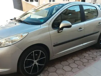 Gebraucht Peugeot 207 95 PS (69 kW) 2009 Limousine