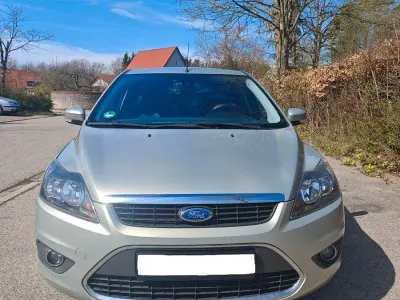 Gebraucht Ford Focus 145 PS (106 kW) 2009 Beige Limousine