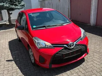 Gebraucht Toyota Yaris 69 PS (50 kW) 2017 Rot Kleinwagen