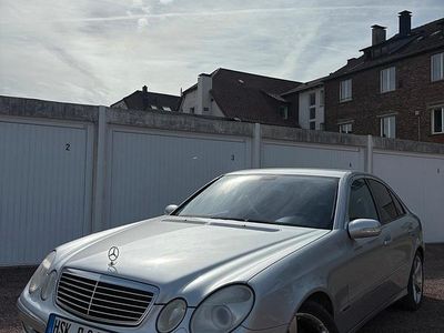 Usata Mercedes E320 Avantgarde 224 CV (164 kW) 2005 Argento Berlina