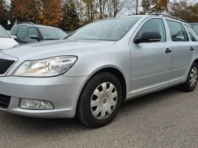 Gebraucht Skoda Octavia Classic 102 PS (75 kW) 2012 Silber Kombi