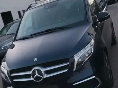 Gebraucht Mercedes V300 Avantgarde 237 PS (174 kW) 2021 Blau Van / Kleinbus