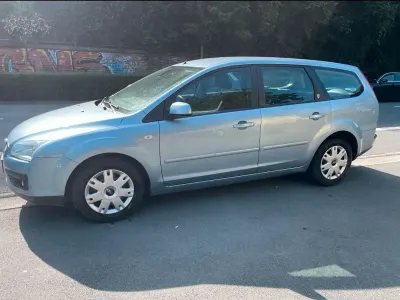 Gebraucht Ford Focus Ghia 101 PS (74 kW) 2005 Blau Kombi