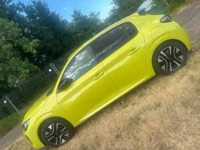 Gebraucht Peugeot 208 Allure 101 PS (74 kW) 2024 Grün Kleinwagen
