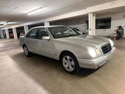 Usata Mercedes E230 150 CV (110 kW) 1996 Argento Berlina