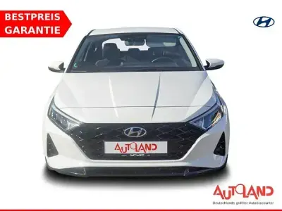 Gebraucht Hyundai i20 Intro Edition 101 PS (74 kW) 2021 Weiß Kleinwagen