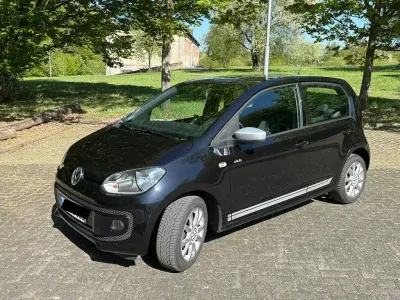 Usado VW up! CLUB 60 CV (44 kW) 2016 Negro Utilitario