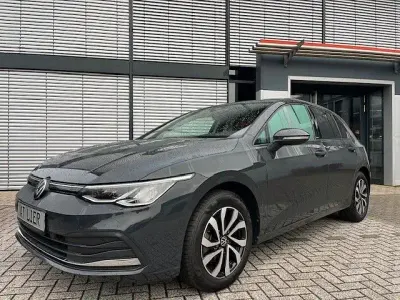Gebraucht VW Golf VII Active 150 PS (110 kW) 2021 Uranograu Kleinwagen