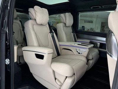 Gebraucht Mercedes V300 Luxury 237 PS (174 kW) 2024 Obsidianschwarz metallic Van / Kleinbus