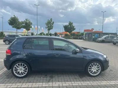Usata VW Golf VI 105 CV (77 kW) 2009 Blu Utilitaria