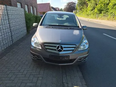 Gebraucht Mercedes B180 109 PS (80 kW) 2010 Grau Van / Kleinbus