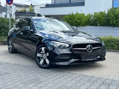Gebraucht Mercedes C300 Avantgarde 265 PS (194 kW) 2022 Schwarz Limousine