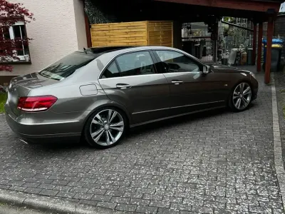 Gebraucht Mercedes E500 Elegance 388 PS (285 kW) 2008 Grau Limousine