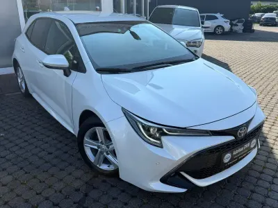 Gebraucht Toyota Corolla 98 PS (72 kW) 2022 Platinum white pearl mc. Limousine