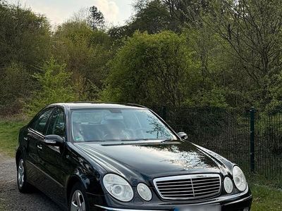 Second-hand Mercedes E240 177 CP (130 kW) 2005 Negru Berlinǎ