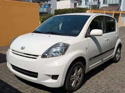 Gebraucht Daihatsu Sirion 91 PS (66 kW) 2008 Weiß Kleinwagen
