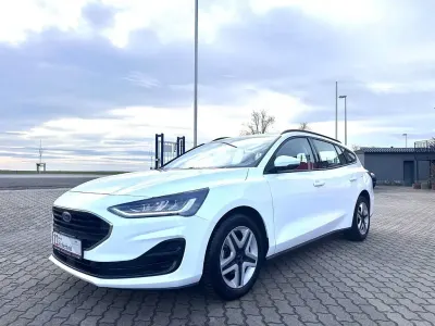 Używany Ford Focus Cool & Connect 125 KM (91 kW) 2022 Biały Sedan/Limuzyna