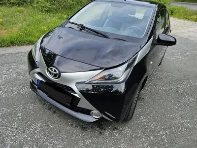 Używany Toyota Aygo X-clusiv 69 KM (50 kW) 2015 Czarny Hatchback