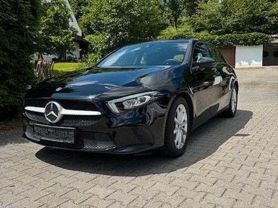 Gebraucht Mercedes A160 109 PS (80 kW) 2020 Nachtschwarz  unilack Limousine