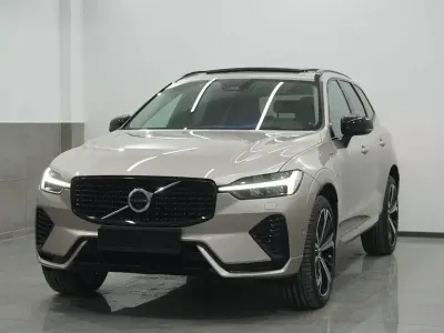 Używany Volvo XC60 Ultra 398 KM (292 kW) 2025 Szary SUV