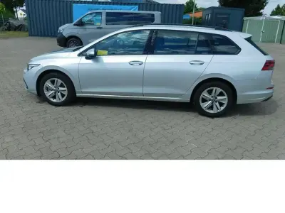 Gebraucht VW Golf VIII 116 PS (85 kW) 2024 Reflexsilbermetsilber Kombi