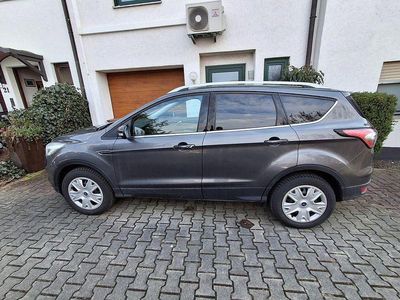 Gebraucht Ford Kuga Titanium 150 PS (110 kW) 2017 Braun SUV
