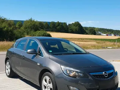 Gebraucht Opel Astra 140 PS (102 kW) 2010 Grau Kombi