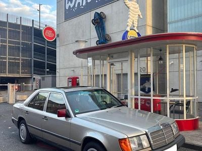 Gebraucht 1988 Mercedes E230 Limousine | 3.800 €