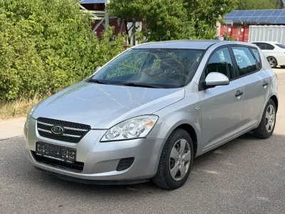 Gebraucht Kia Ceed 109 PS (80 kW) 2007 Silber Kleinwagen