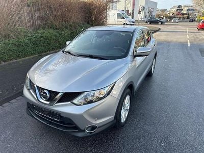 Gebraucht Nissan Qashqai Acenta 116 PS (85 kW) 2016 Silber SUV
