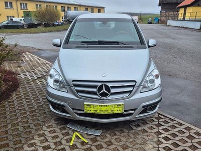 Gebraucht Mercedes B180 109 PS (80 kW) 2010 Silber Van / Kleinbus