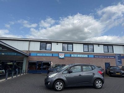 Grau Gebraucht 2011 Kia Venga Comfort Kleinwagen | 2.450 €