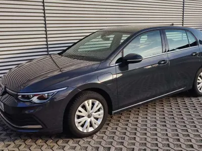 Używany VW Golf VIII Style 150 KM (110 kW) 2021 Szary Sedan/Limuzyna