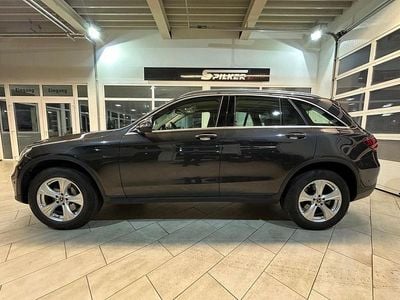 Używany Mercedes GLC300e 306 KM (225 kW) 2021 Szary SUV