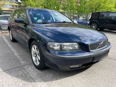 gebraucht Volvo V70 2.4 Benzin Automatik 7 Sitzer