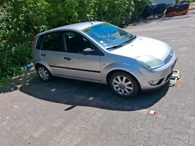 Gebraucht Ford Fiesta 80 PS (58 kW) 2005 Silber Kleinwagen