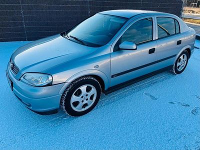 Grau Gebraucht 1999 Opel Astra Limousine | 2.249 € (Etwas zu teuer)