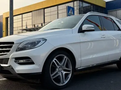Gebraucht Mercedes ML350 258 PS (189 kW) 2013 Andere farben SUV