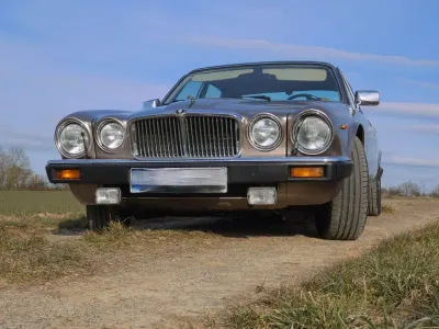 Second-hand Jaguar XJ S 264 CP (194 kW) 1985 Auriu Berlinǎ