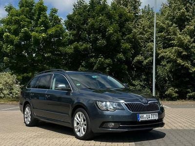 Gebraucht Skoda Superb Elegance 170 PS (125 kW) 2015 Grau Kombi