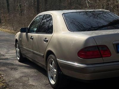 Gebraucht Mercedes E280 Elegance 193 PS (141 kW) 1996 Grau Limousine
